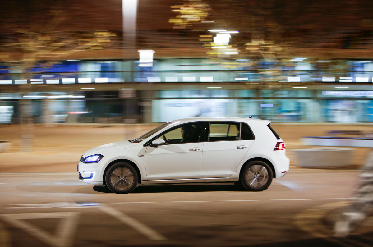 Hyundai Ioniq, Volkswagen E-Golf, BMW i3 vs Nissan Leaf - electric vehicle group test