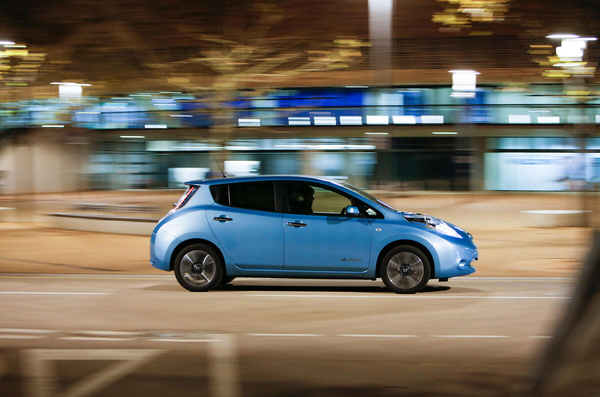 Hyundai Ioniq, Volkswagen E-Golf, BMW i3 vs Nissan Leaf - electric vehicle group test