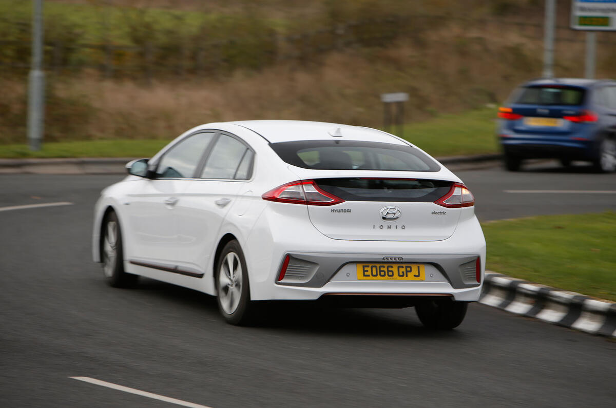 Hyundai Ioniq, Volkswagen E-Golf, BMW i3 vs Nissan Leaf - electric vehicle group test