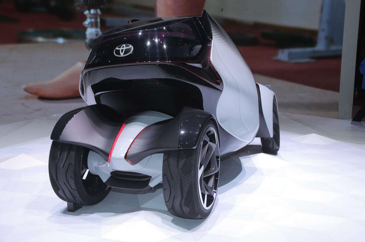 Toyota i-TRIL previews autonomous electric city car