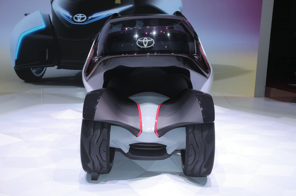 Toyota i-TRIL previews autonomous electric city car