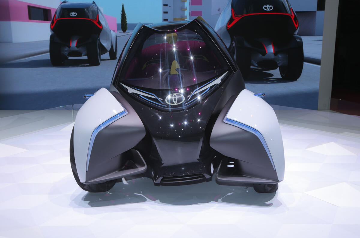 Toyota i-TRIL previews autonomous electric city car