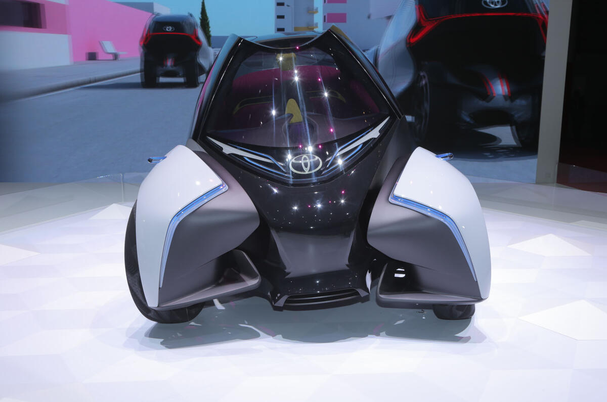 Toyota i-TRIL previews autonomous electric city car
