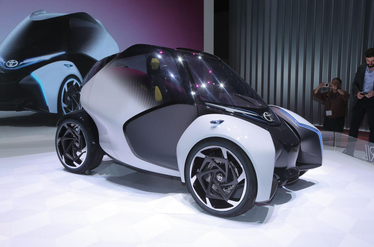 Toyota i-TRIL previews autonomous electric city car