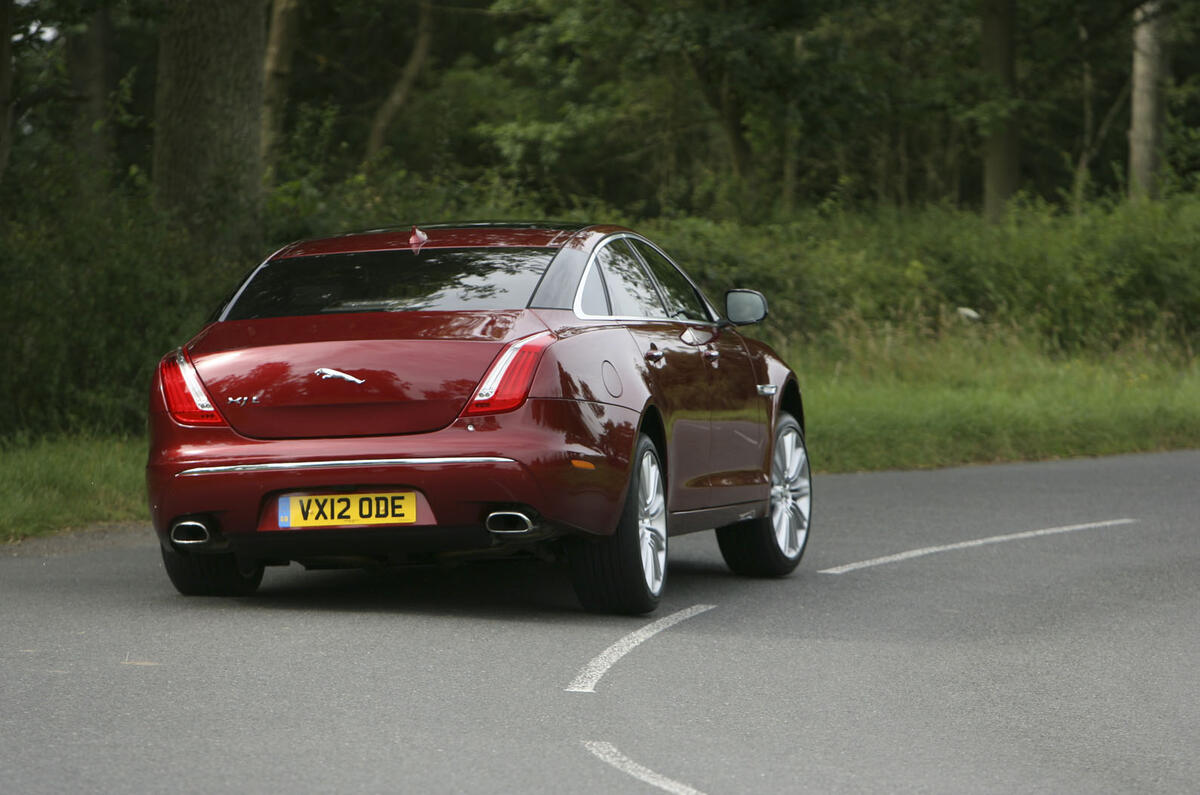 Jaguar XJ cornering - rear