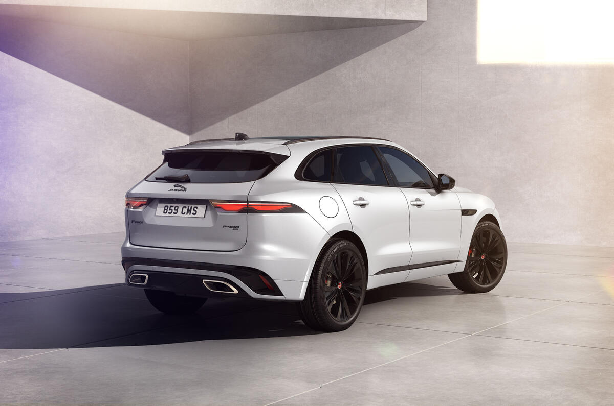 Jag F PACE 22MY 03 R Dynamic Black Exterior Rear 3 4 110821 Jag F PACE 22MY 03 R Dynamic Black Exterior Rear 3 4 110821