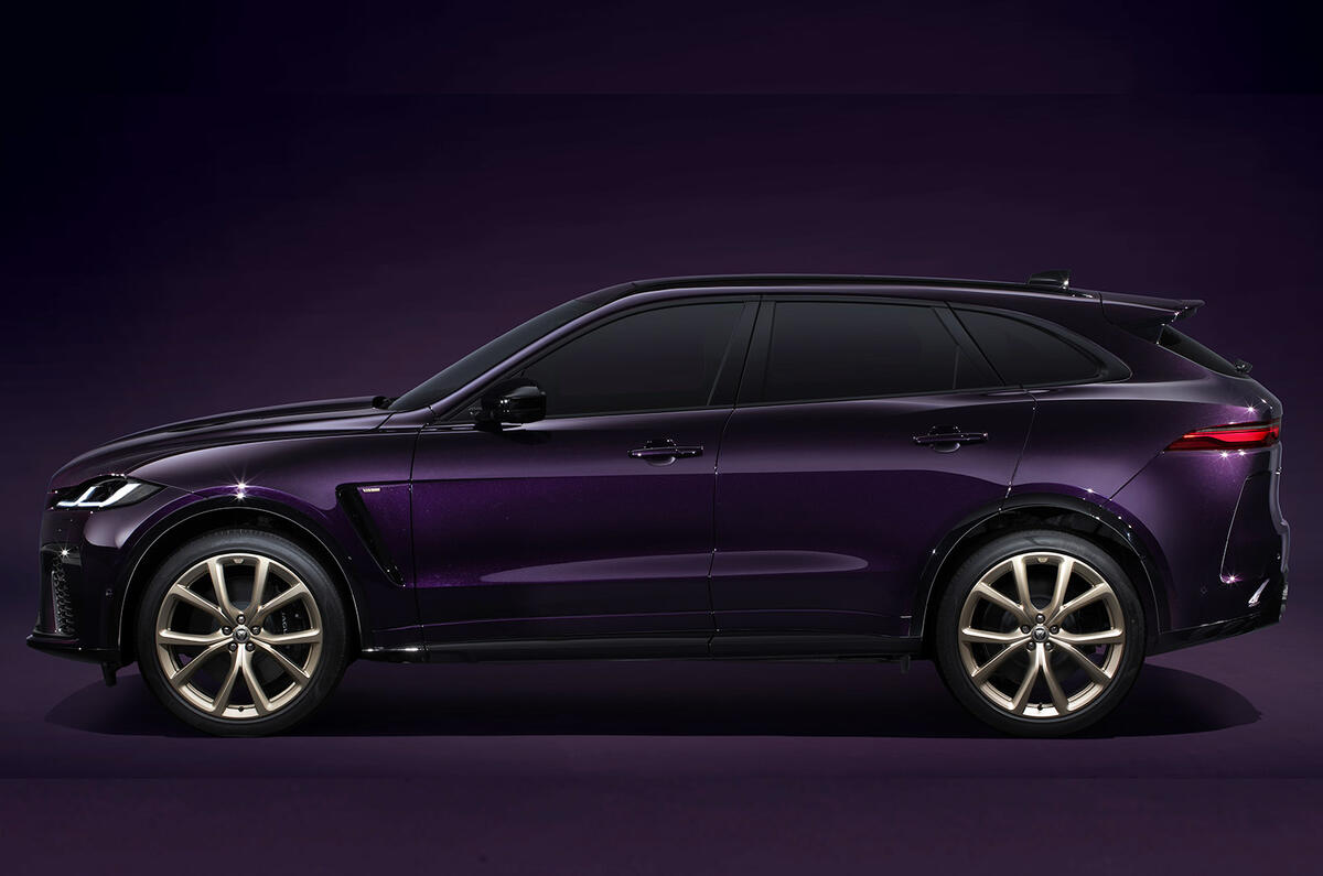 Jag F PACE 23MY SVREdition1988 010622 03 Jaguar F-Pace SVR Edition 88 side