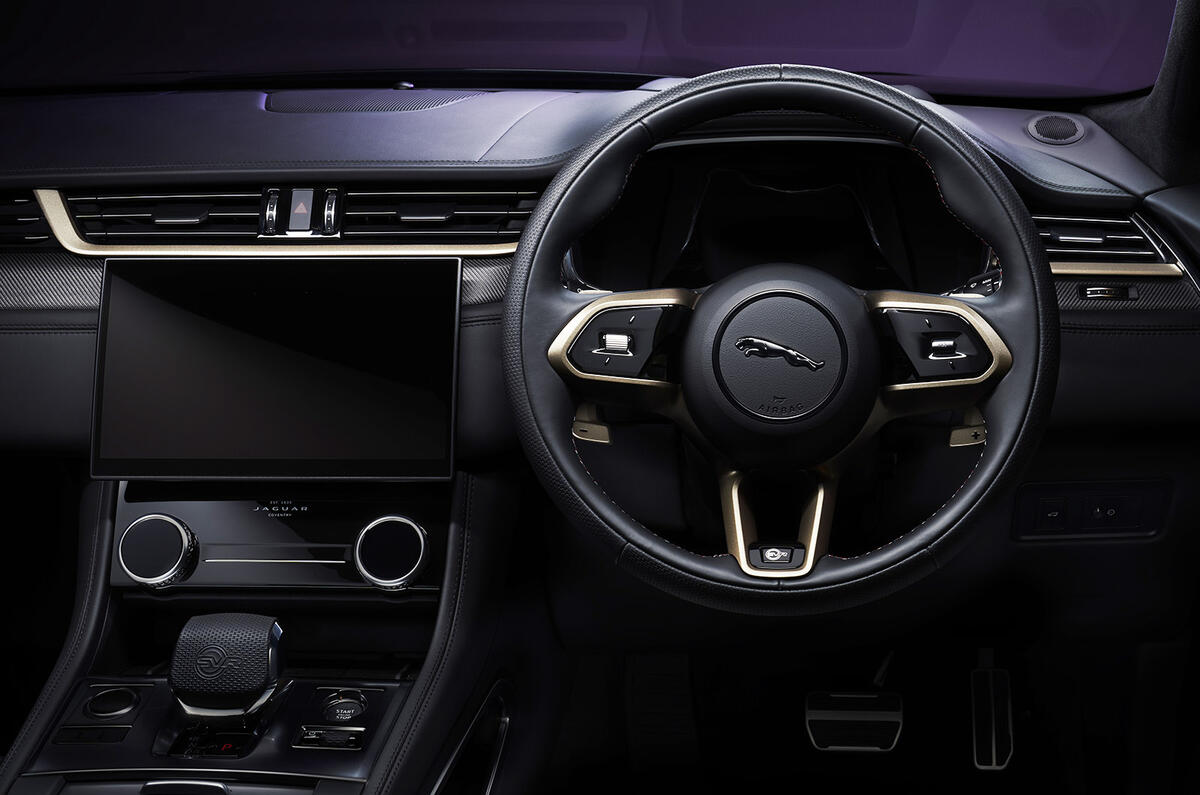 Jag F PACE 23MY SVREdition1988 010622 04 Jaguar F-Pace SVR Edition 88 interior
