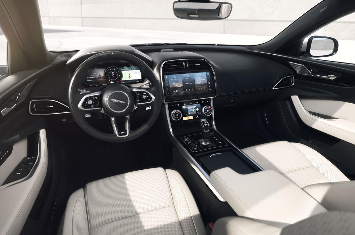 Jag XE 22MY 03 Light Oyster Interior 250821 Jag XE 22MY 03 Light Oyster Interior 250821