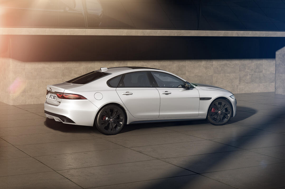 Jag XF 22MY 03 R Dynamic Black Rear 3 4 250821 Jag XF 22MY 03 R Dynamic Black Rear 3 4 250821