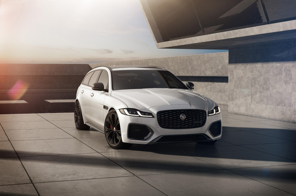Jag XF Sportbrake 22MY 02 R Dynamic Black Front 3 4 250821 Jag XF Sportbrake 22MY 02 R Dynamic Black Front 3 4 250821