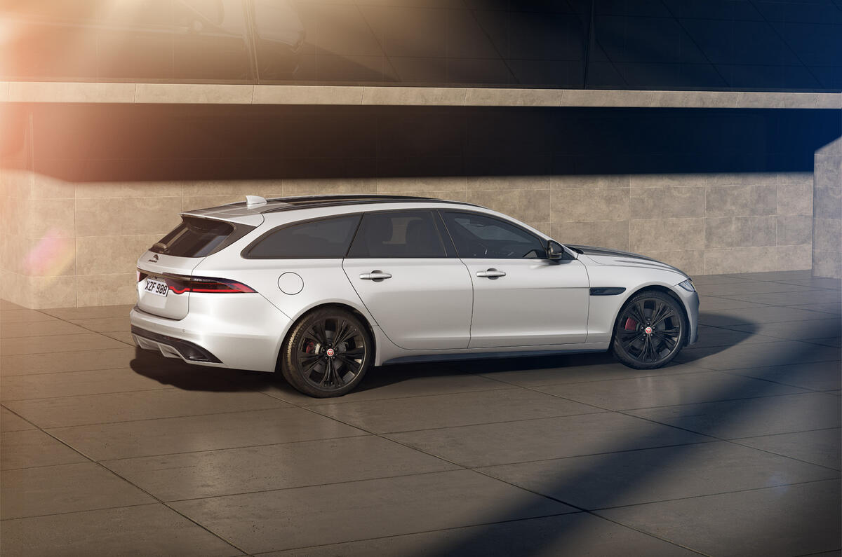 Jag XF Sportbrake 22MY 04 R Dynamic Black Rear 3 4 250821 Jag XF Sportbrake 22MY 04 R Dynamic Black Rear 3 4 250821