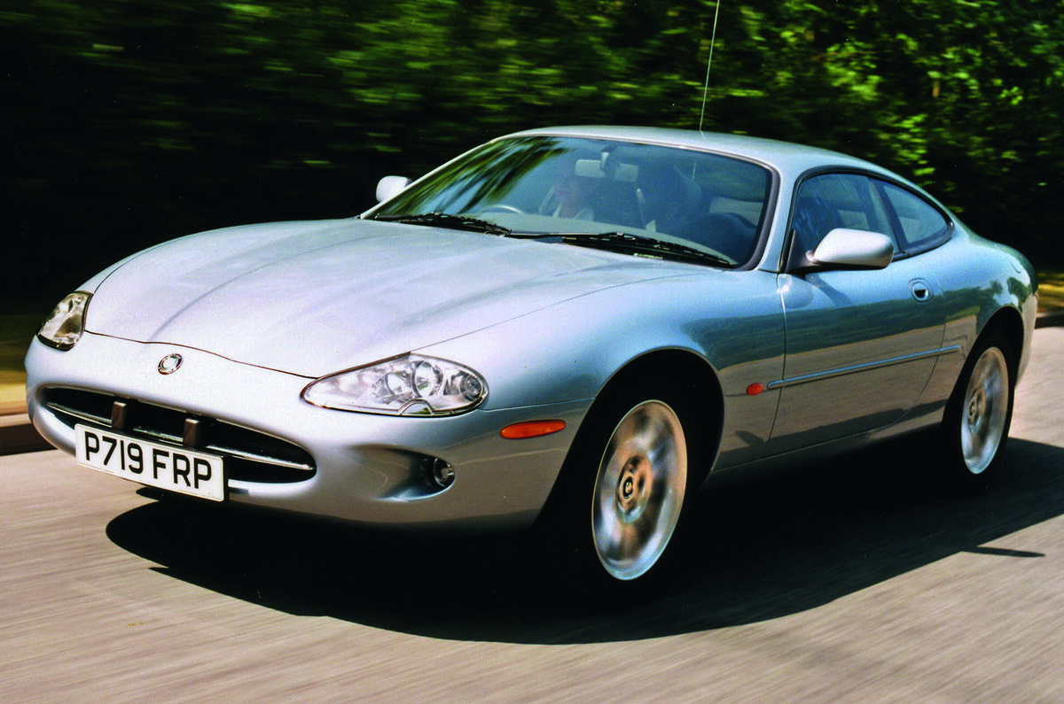 Jaguar XK8 - hero front