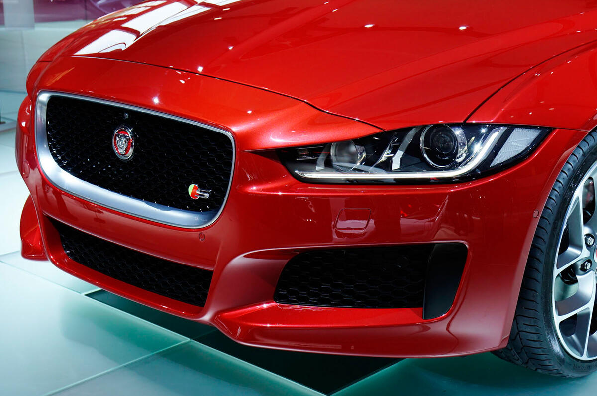 jaguar-xe-paris-2014-2-007.jpg