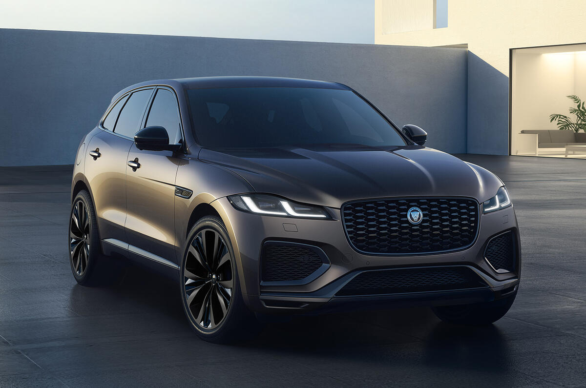 Jaguar F PACE 23MY 400 SPORT Exterior Front 3 Quarter 120422