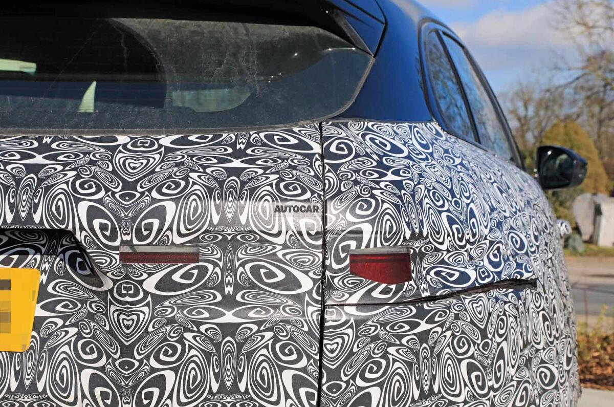 Jaguar F-Pace facelift spies taillight