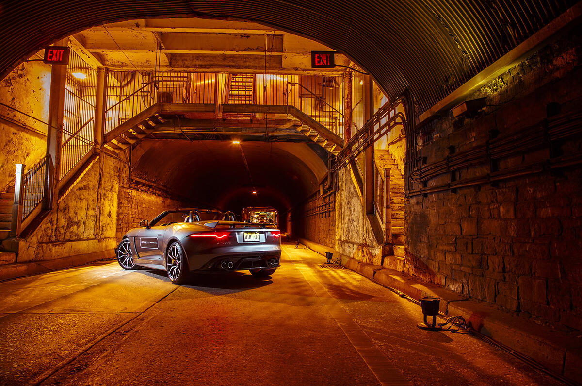 Jaguar F-Type SVR