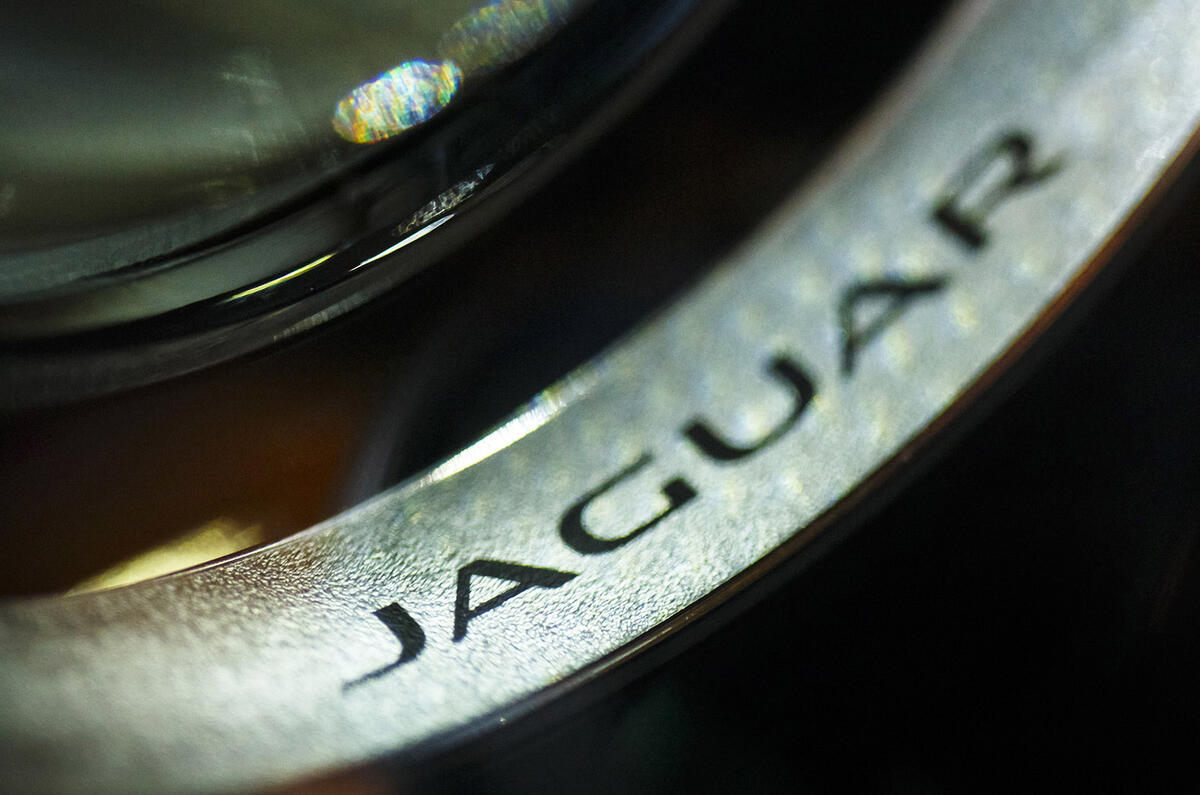 Jaguar F-Type SVR