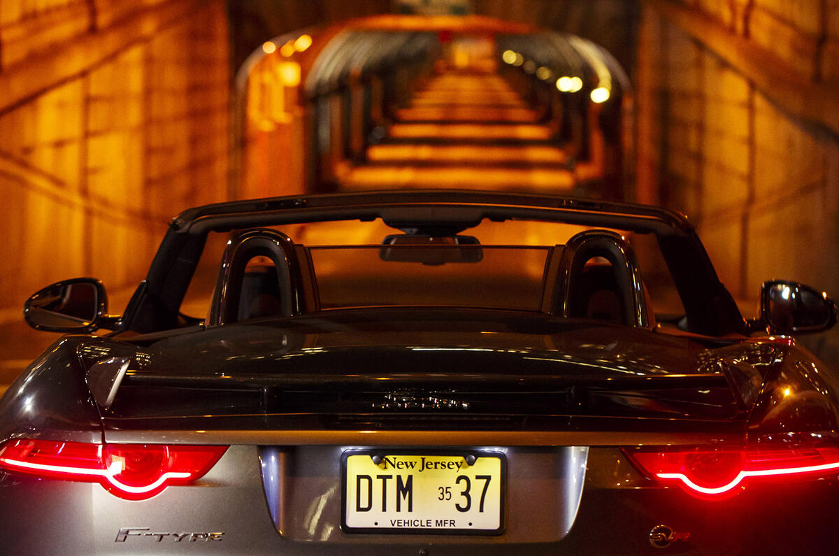Jaguar F-Type SVR
