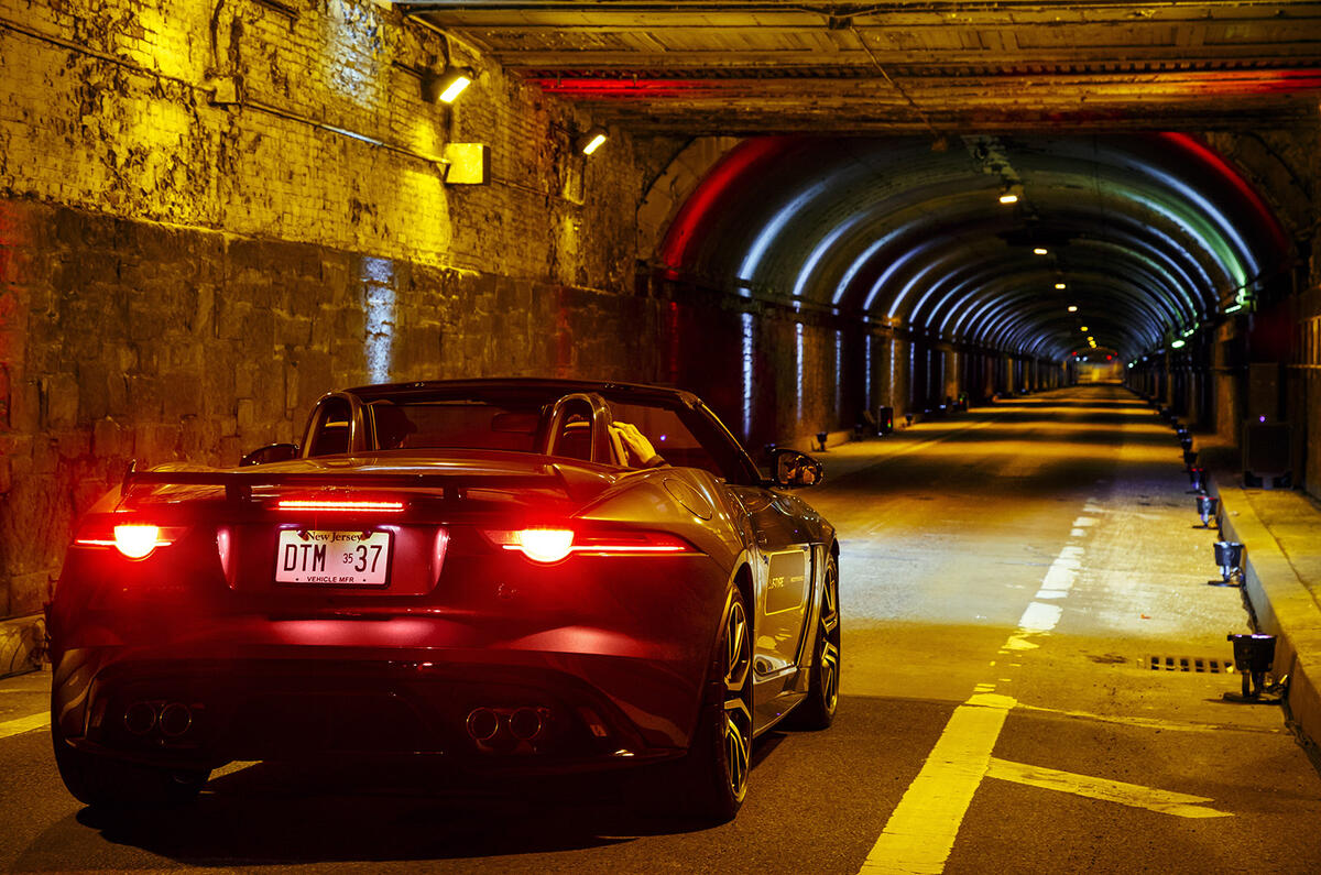 Jaguar F-Type SVR