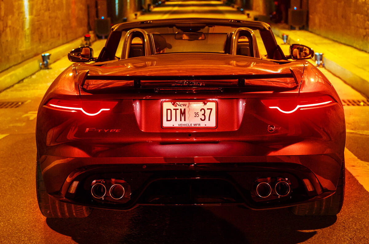 Jaguar F-Type SVR