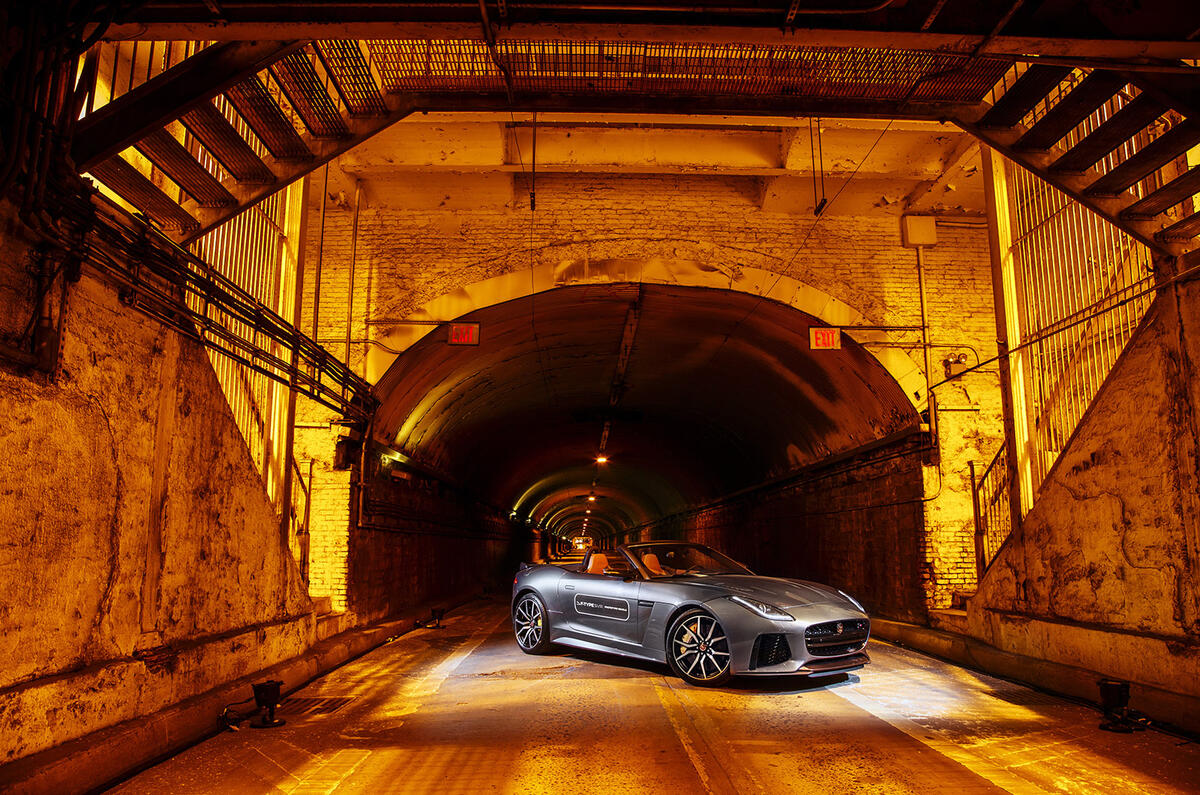 Jaguar F-Type SVR