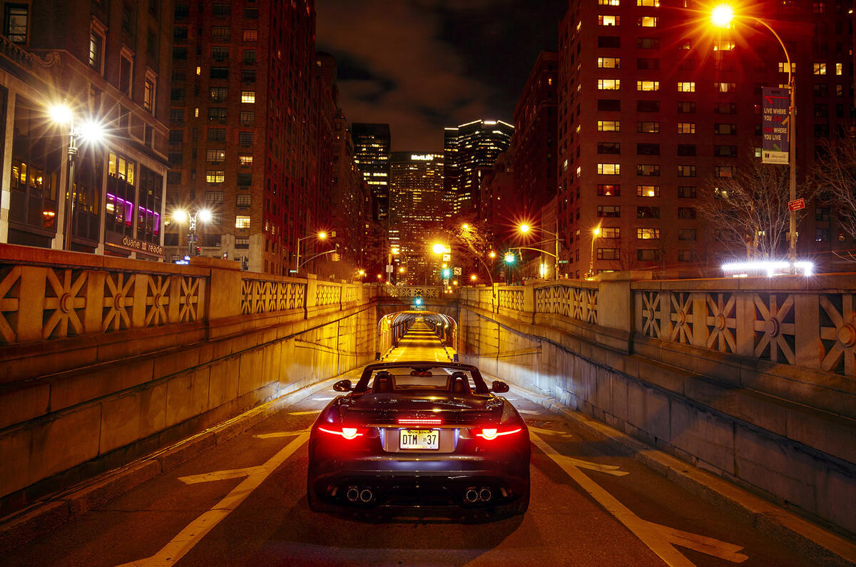 Jaguar F-Type SVR