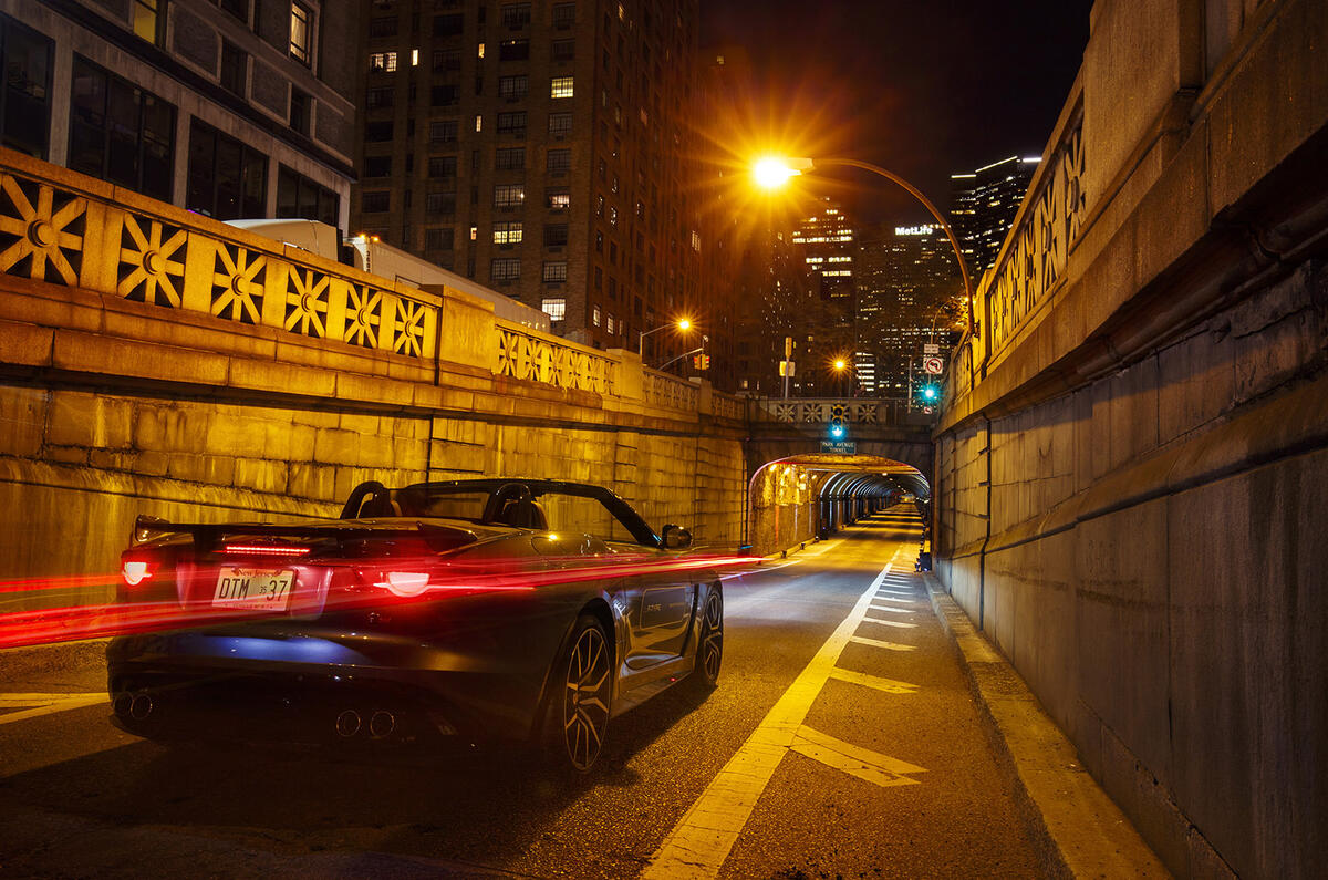 Jaguar F-Type SVR