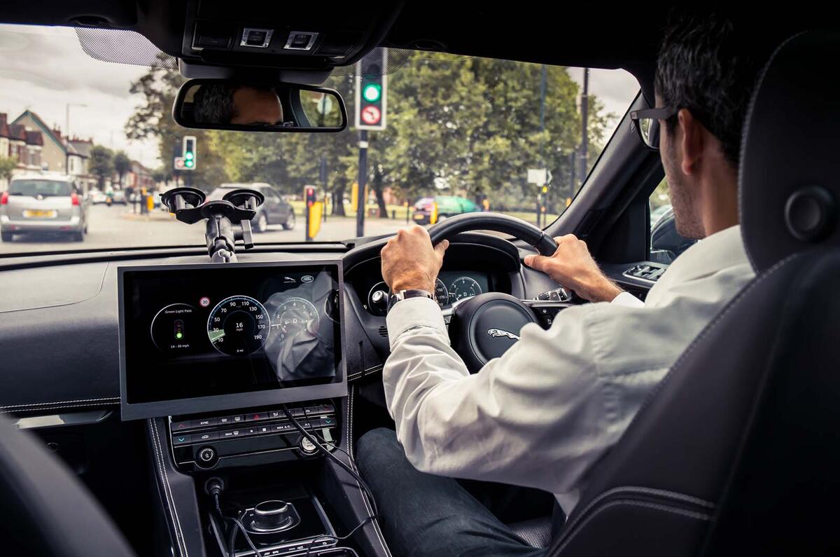 Jaguar F-Pace trialling traffic light detection technology