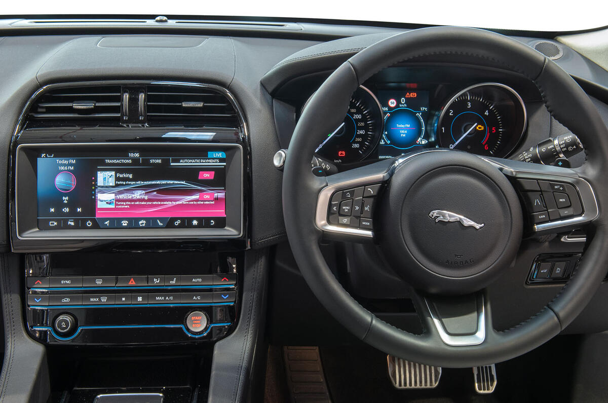 Jaguar F-Pace dashboard