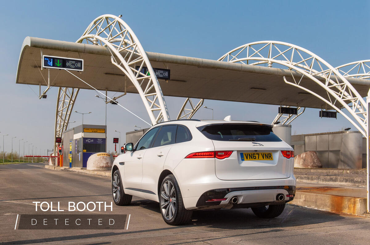Jaguar F-Pace - rear