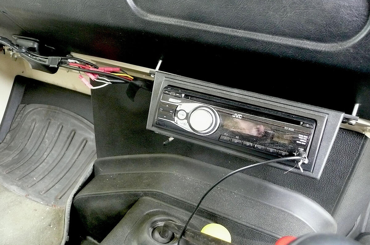 James Ruppert Land Rover series 3 infotainment James Ruppert Land Rover series 3 infotainment