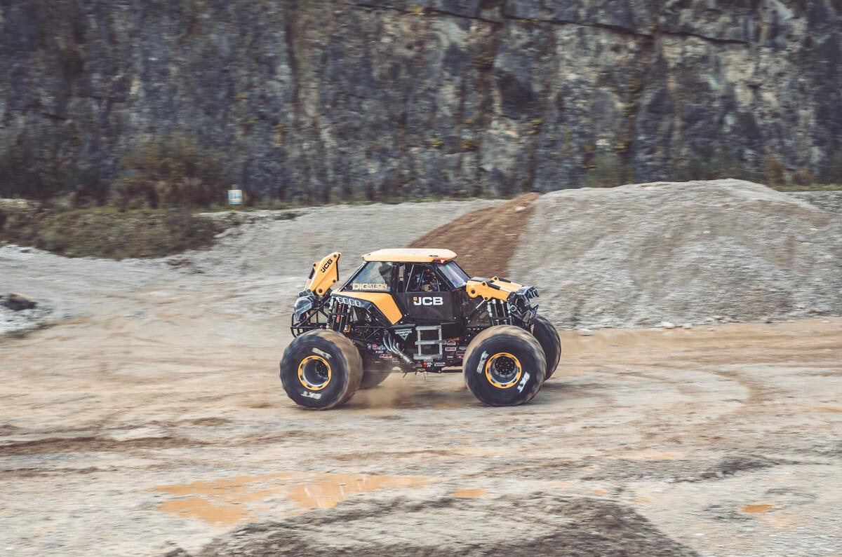 JCB Digatron side distance