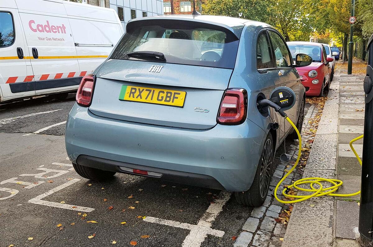 JE Lampost charging news JE Lampost charging news