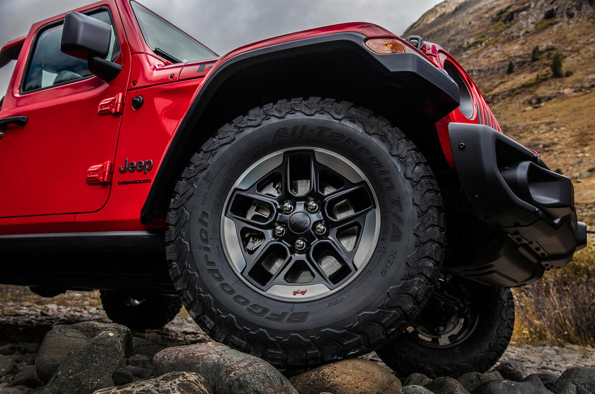 2019 Jeep Wrangler lands with new hybrid engine and big tech boost
