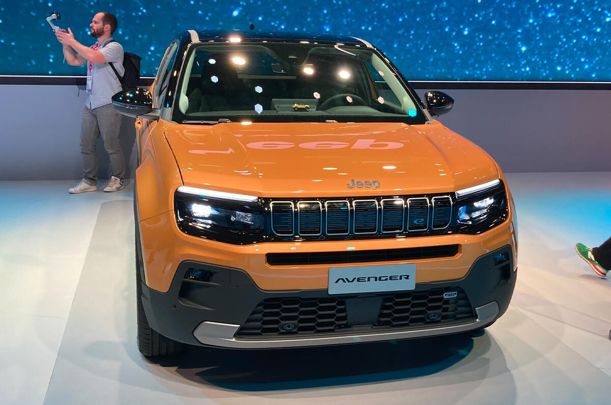 Jeep Avenger 2022 orange front static Paris motor show Jeep Avenger 2022 orange front static Paris motor show