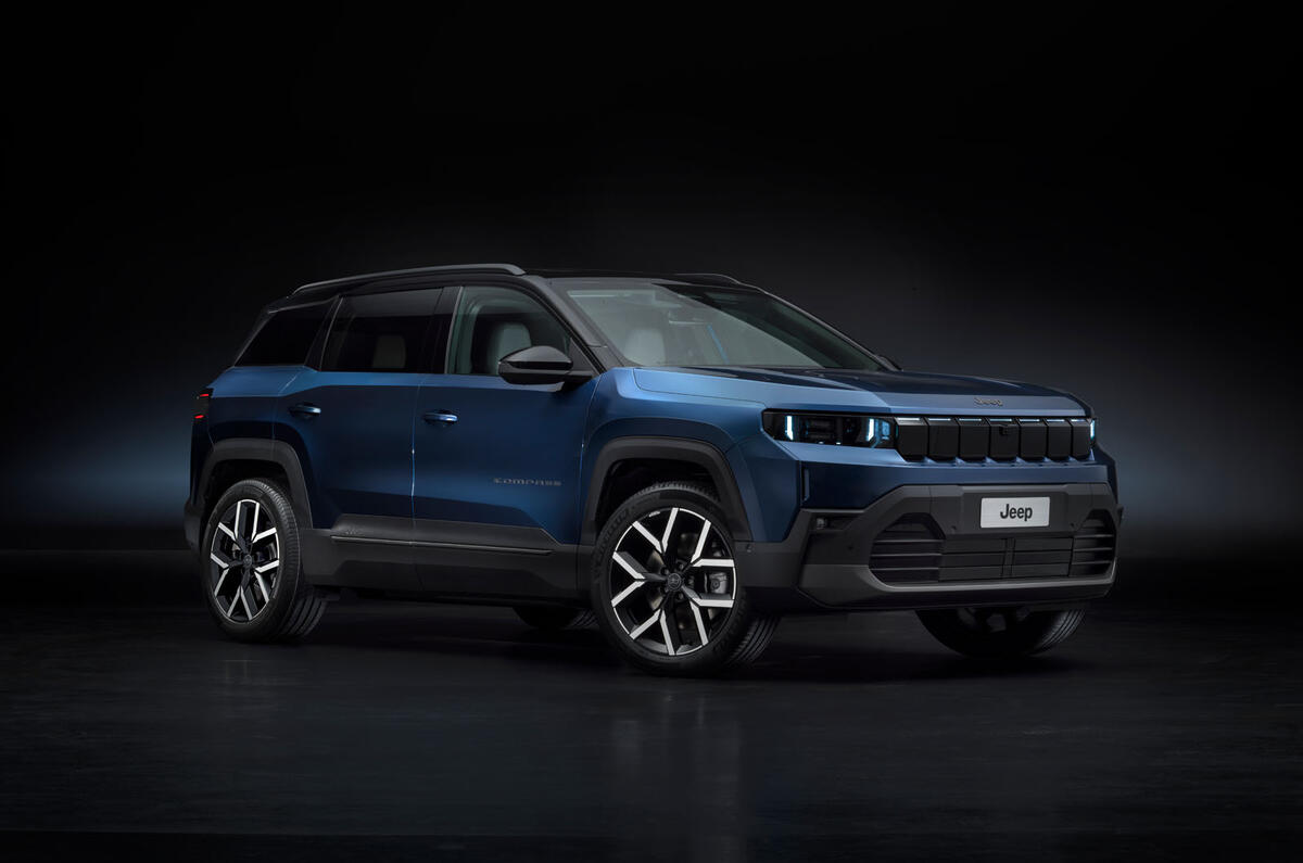 Jeep Compass 2025 front quarter blue static Jeep Compass 2025 front quarter blue static