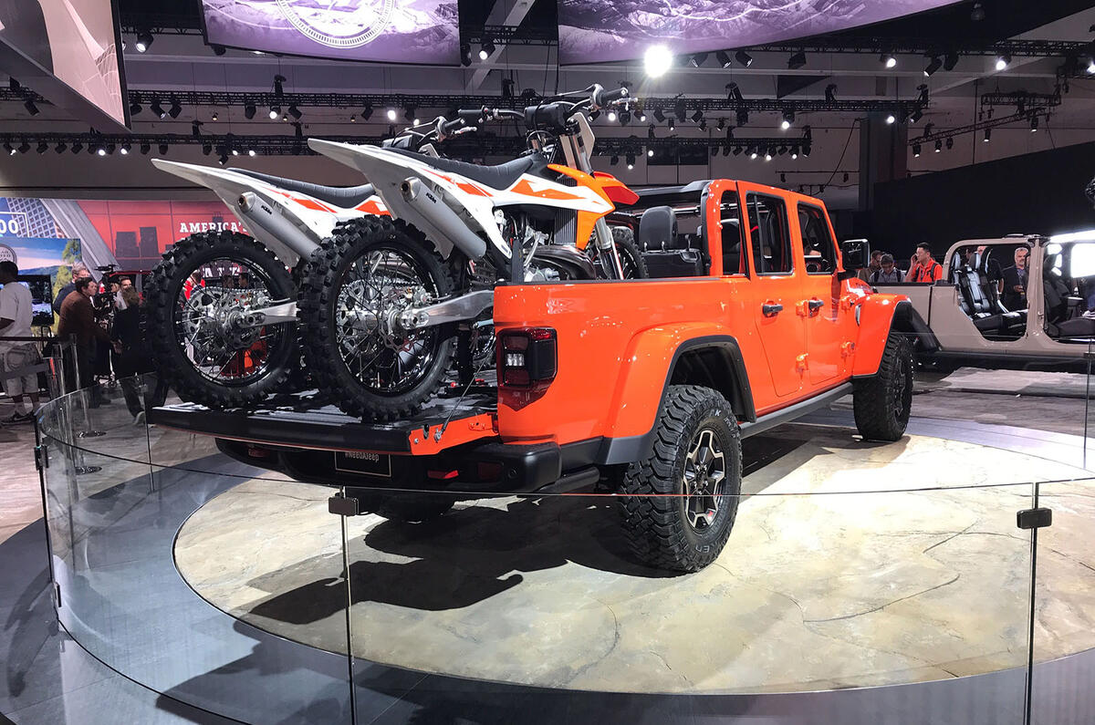 Jeep Gladiator at LA motor show - loaded with bikes