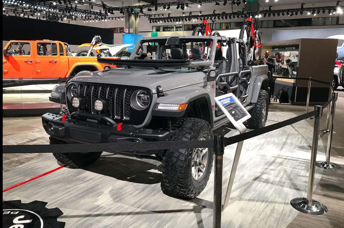 Jeep Gladiator LA motor show reveal - stand front