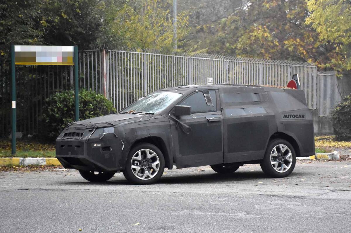 Jeep Grand Compass side 3/4 Jeep Grand Compass side 3/4