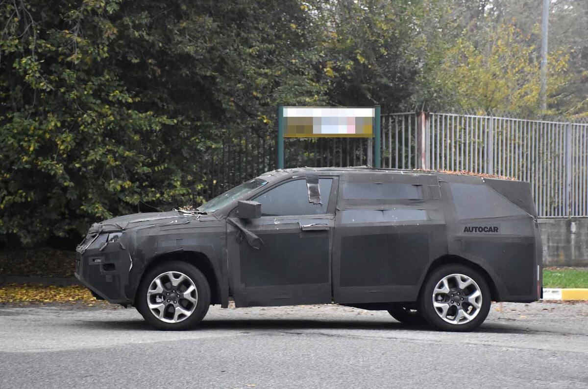 Jeep Grand Compass spyshots side Jeep Grand Compass spyshots side