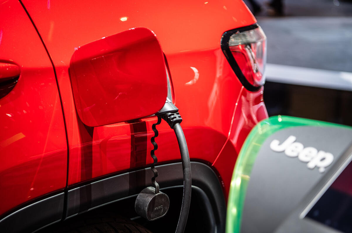 Jeep Renegade Geneva 2019 - plug-in