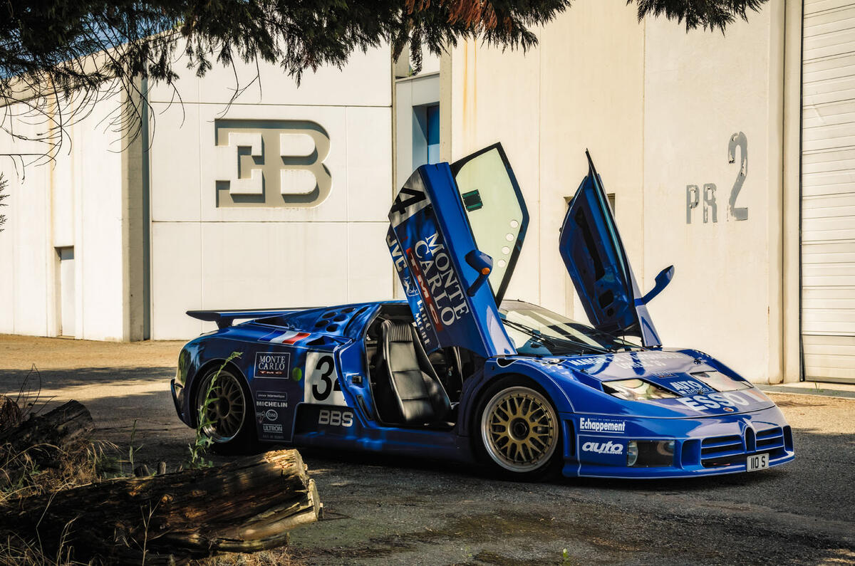 Bugatti EB110 - doors open