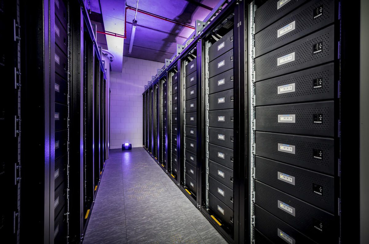 Nissan Leaf batteries power stadium energy storage system in Amsterdam