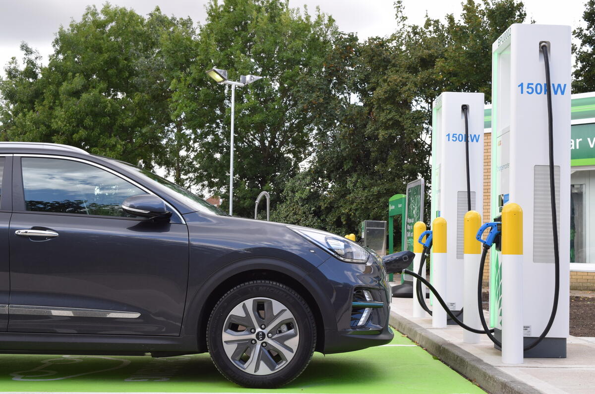 Kia e Niro 2020 side charging