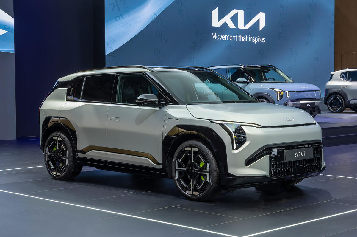 kia ev3 gt ivory silver matt motorshow static highres 01