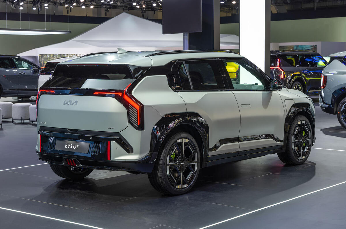 kia ev3 gt ivory silver matt motorshow static highres 07