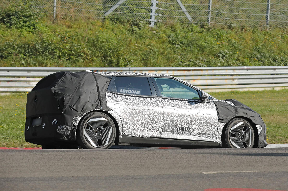 Kia EV4 hatch camo rear quarter