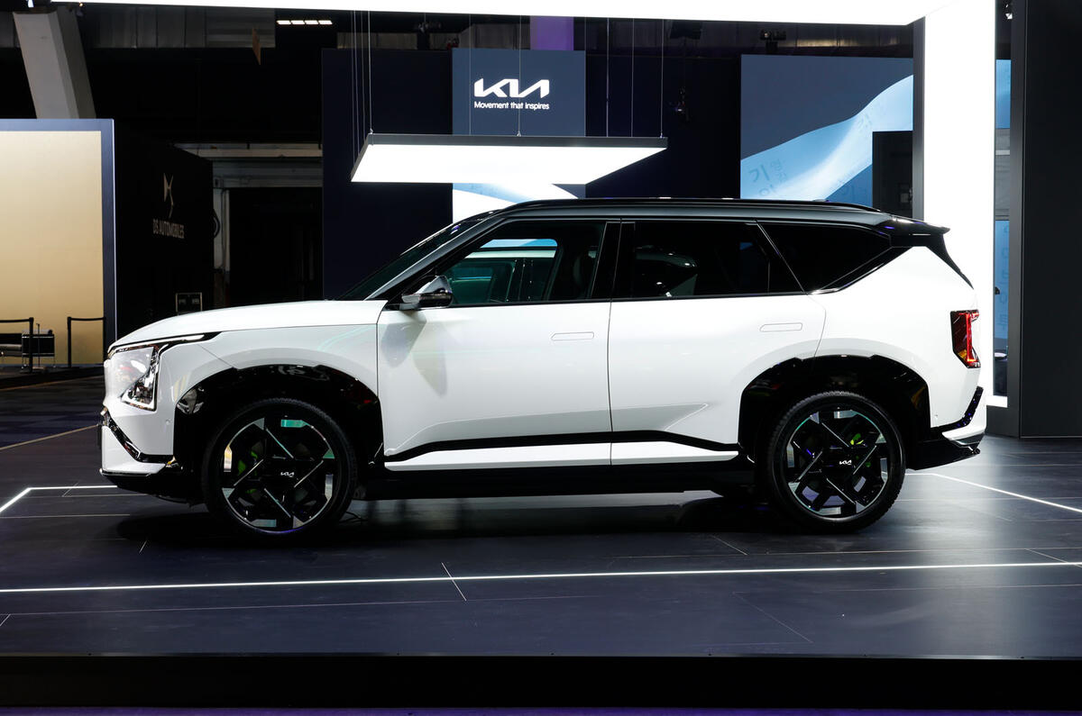kia ev5 gt snow white pearl motorshow static hires 06