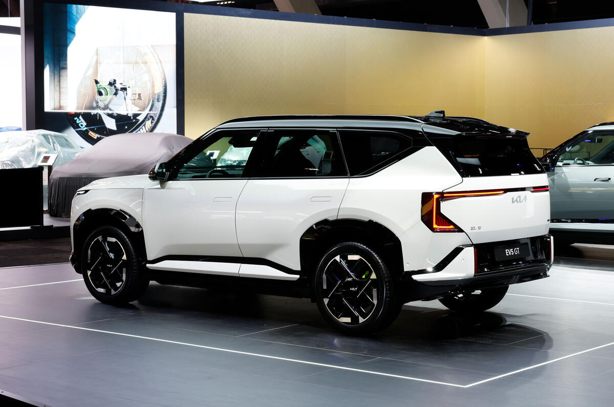 kia ev5 gt snow white pearl motorshow static hires 08
